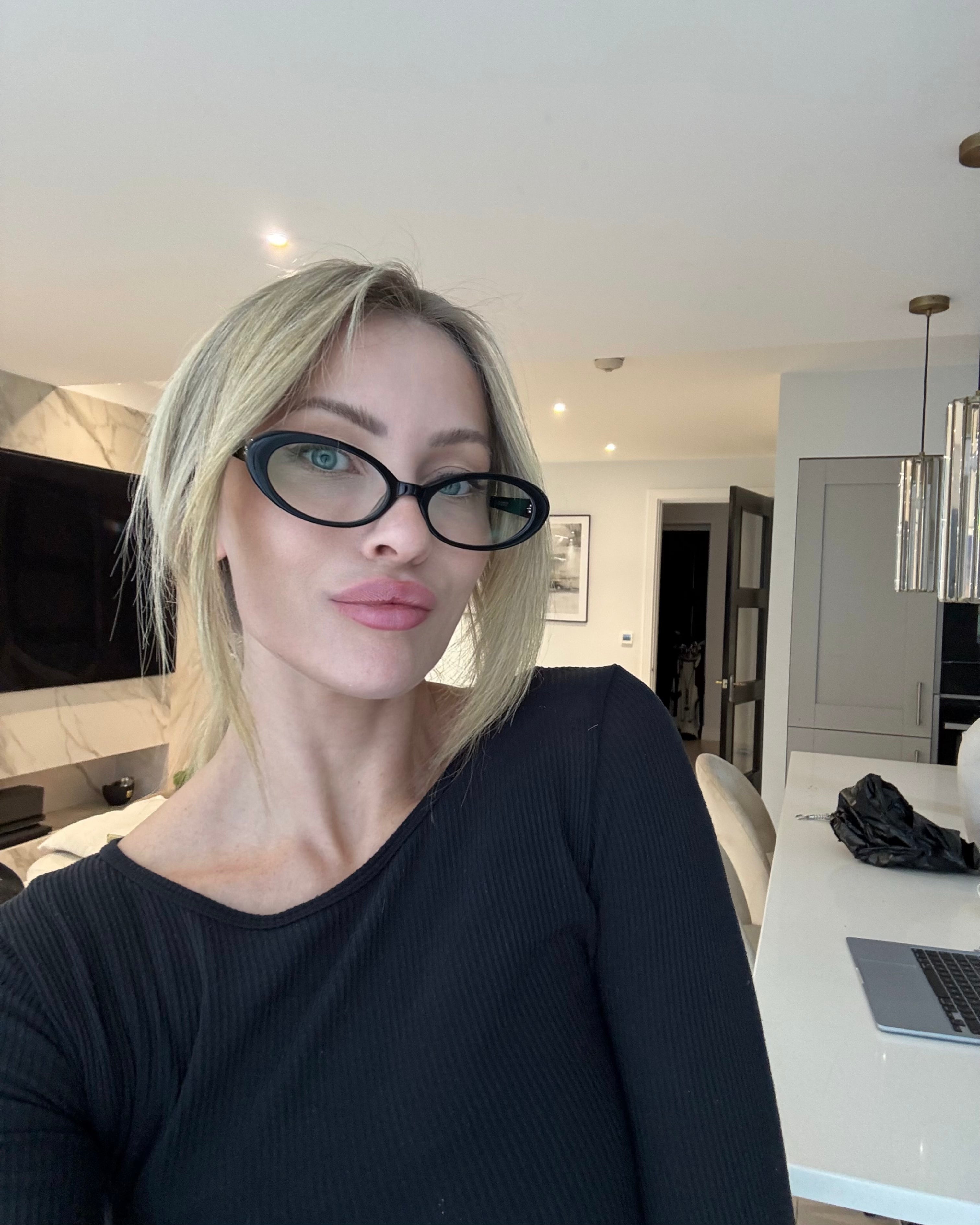 GIGI | BLACK/BLUELIGHT